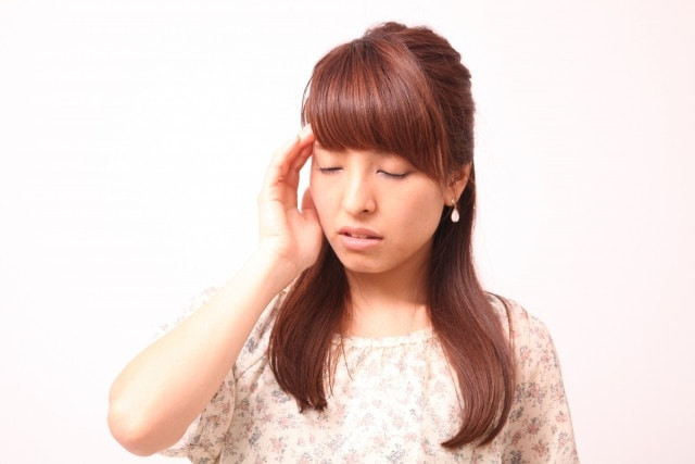 頭痛の女性